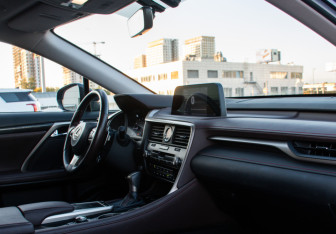 Подержанный автомобиль Lexus RX 2019 года (14 фото)