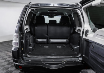 Подержанный автомобиль Mitsubishi Pajero 2007 года (10 фото)