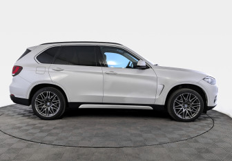Подержанный автомобиль BMW X5 2014 года (4 фото)