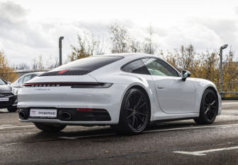 Подержанный автомобиль Porsche 911 Coupe 2020 года (8 фото)