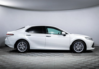 Подержанный автомобиль Toyota Camry Sedan 2021 года (4 фото)