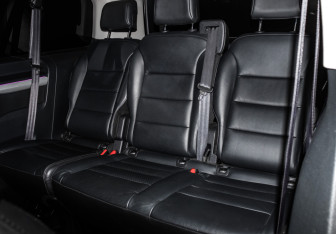 Подержанный автомобиль Peugeot Traveller 2018 года (12 фото)