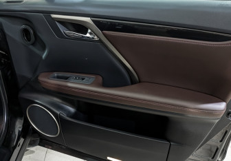 Подержанный автомобиль Lexus RX 2021 года (25 фото)