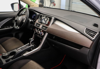 Подержанный автомобиль Mitsubishi Xpander 2022 года (20 фото)