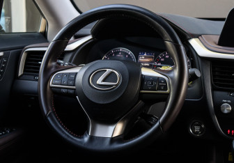 Подержанный автомобиль Lexus RX 2020 года (12 фото)