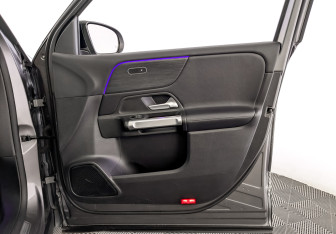 Подержанный автомобиль Mercedes-Benz GLB 2021 года (25 фото)