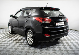 Подержанный автомобиль Hyundai ix35 2011 года (7 фото)