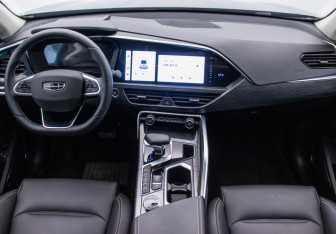 Подержанный автомобиль Geely Tugella 2023 года (13 фото)