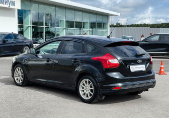 Подержанный автомобиль Ford Focus Hatchback 2013 года (7 фото)