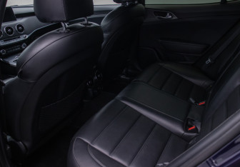 Подержанный автомобиль Kia Stinger 2019 года (11 фото)