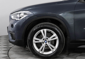 Подержанный автомобиль BMW X1 2016 года (8 фото)