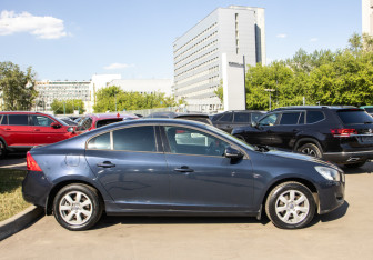 Подержанный автомобиль Volvo S60 2011 года (3 фото)