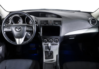 Подержанный автомобиль Mazda 3 Hatchback 2009 года (13 фото)