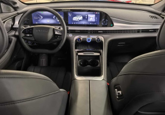 Новый Exeed TXL 2024 (10 фото)