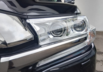 Подержанный автомобиль Toyota Land Cruiser Suv 2015 года (11 фото)