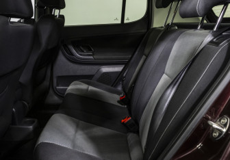 Подержанный автомобиль Skoda Fabia Hatchback 2010 года (14 фото)