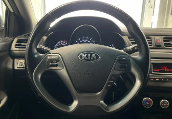 Подержанный автомобиль Kia Rio Sedan 2017 года (14 фото)