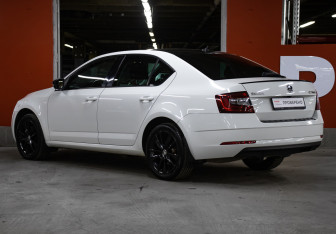 Подержанный автомобиль Skoda Octavia Liftback 2017 года (7 фото)