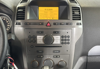 Подержанный автомобиль Opel Zafira Compactvan 2007 года (17 фото)