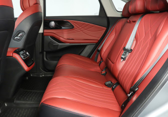 Подержанный автомобиль Exeed RX 2023 года (10 фото)