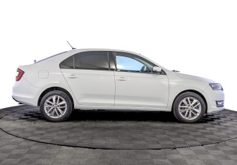 Подержанный автомобиль Skoda Rapid Liftback 2018 года (4 фото)