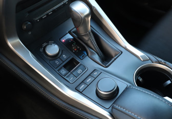Подержанный автомобиль Lexus NX 2015 года (15 фото)