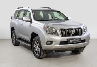 Подержанный автомобиль Toyota Land Cruiser Prado 2013 года (3 фото)