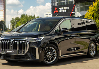 Подержанный автомобиль Voyah Dream 2024 года (26 фото)