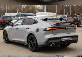 Подержанный автомобиль Changan UNI-V 2023 года (27 фото)