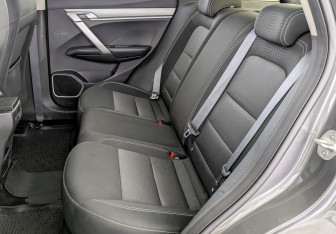 Подержанный автомобиль Geely Coolray 2022 года (12 фото)