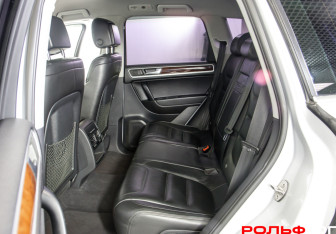 Подержанный автомобиль Volkswagen Touareg 2011 года (8 фото)