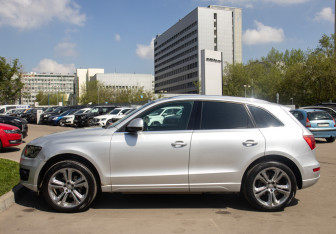 Подержанный автомобиль Audi Q5 2009 года (6 фото)