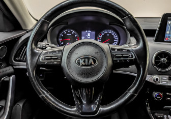 Подержанный автомобиль Kia Stinger 2019 года (21 фото)