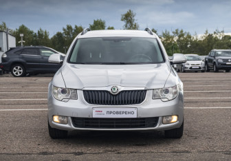Подержанный автомобиль Skoda Superb Wagon 2012 года (2 фото)