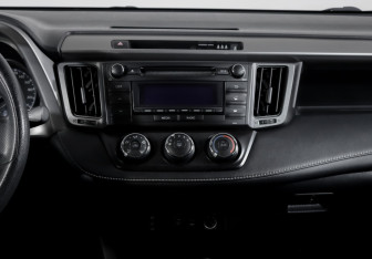 Подержанный автомобиль Toyota RAV4 2017 года (13 фото)