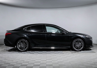 Подержанный автомобиль Toyota Camry Sedan 2025 года (4 фото)