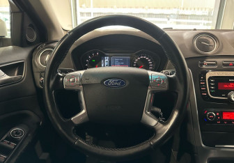 Подержанный автомобиль Ford Mondeo Sedan 2012 года (13 фото)