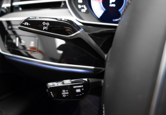 Подержанный автомобиль Audi A8 2018 года (13 фото)