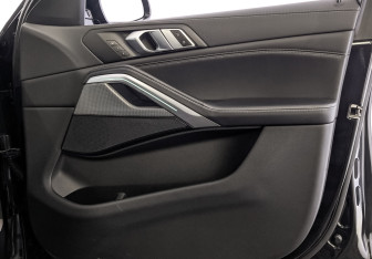 Подержанный автомобиль BMW X6 2020 года (25 фото)