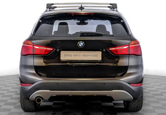 Подержанный автомобиль BMW X1 2017 года (6 фото)