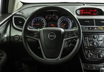 Подержанный автомобиль Opel Mokka 2014 года (12 фото)