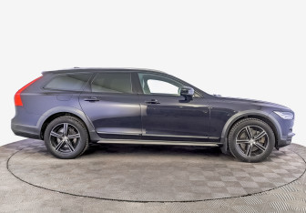 Подержанный автомобиль Volvo V90 2019 года (4 фото)