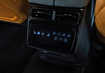 Подержанный автомобиль Zeekr 001 2023 года (24 фото)