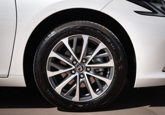 Новый Lexus ES 2025 (11 фото)