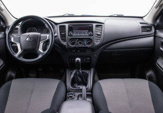 Подержанный автомобиль Mitsubishi L200 2021 года (12 фото)