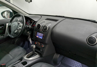 Подержанный автомобиль Nissan Qashqai 2012 года (18 фото)