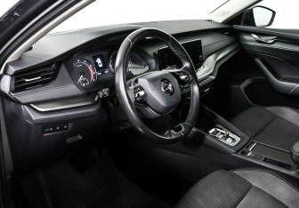 Подержанный автомобиль Skoda Octavia Liftback 2020 года (9 фото)