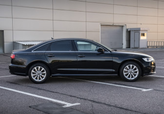 Подержанный автомобиль Audi A6 Sedan 2015 года (4 фото)