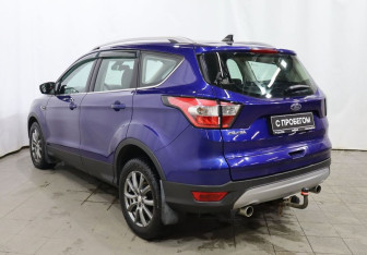 Подержанный автомобиль Ford Kuga 2018 года (6 фото)
