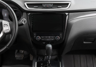 Подержанный автомобиль Nissan X-Trail 2016 года (15 фото)